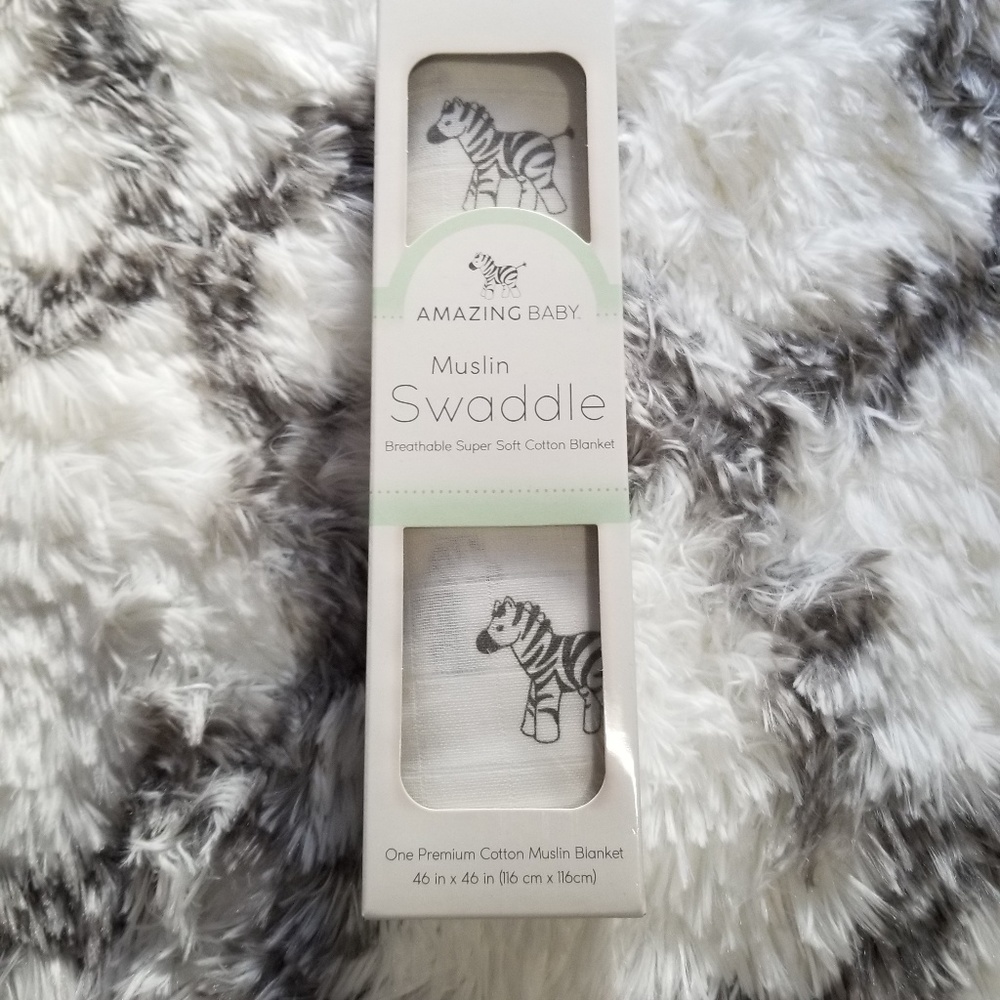 Amazing baby swaddle muslin zebra print
